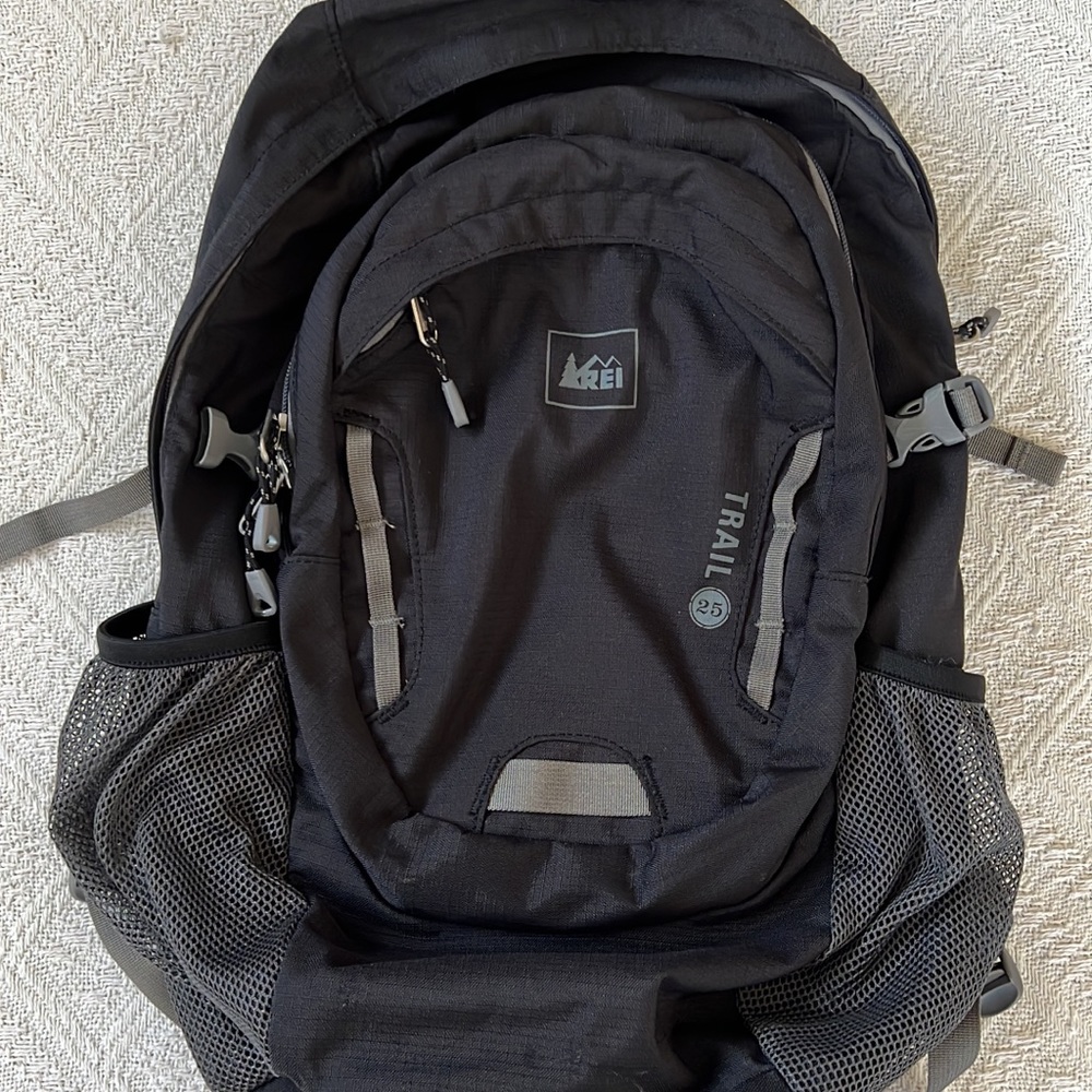 REI TRAIL 25 Hiking backpack
